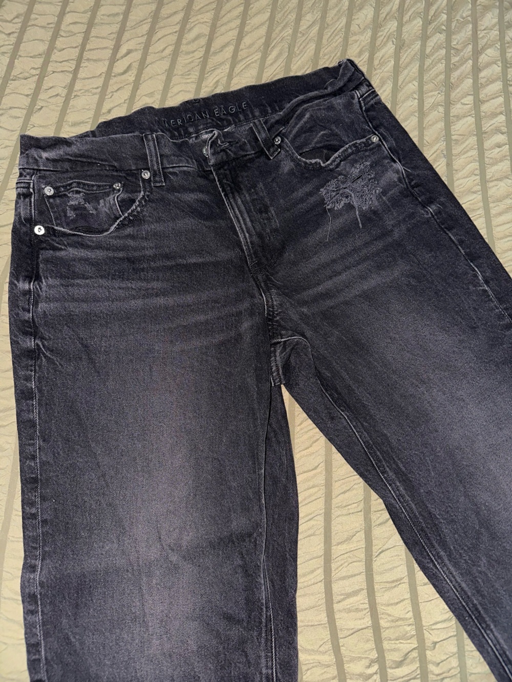 American Eagle Outfitters Women’s Black Distressed Jeans